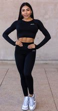 Load image into Gallery viewer, AKA ATHLETIC TRAINING SEAMLESS LEGGING
