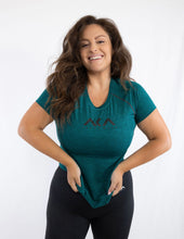 Load image into Gallery viewer, BASIC T-SHIRT
